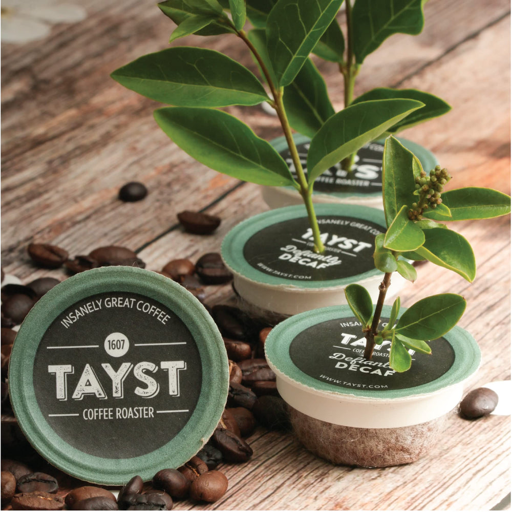 Tayst taza con café color oscuro y crema muestra cuerpo pleno