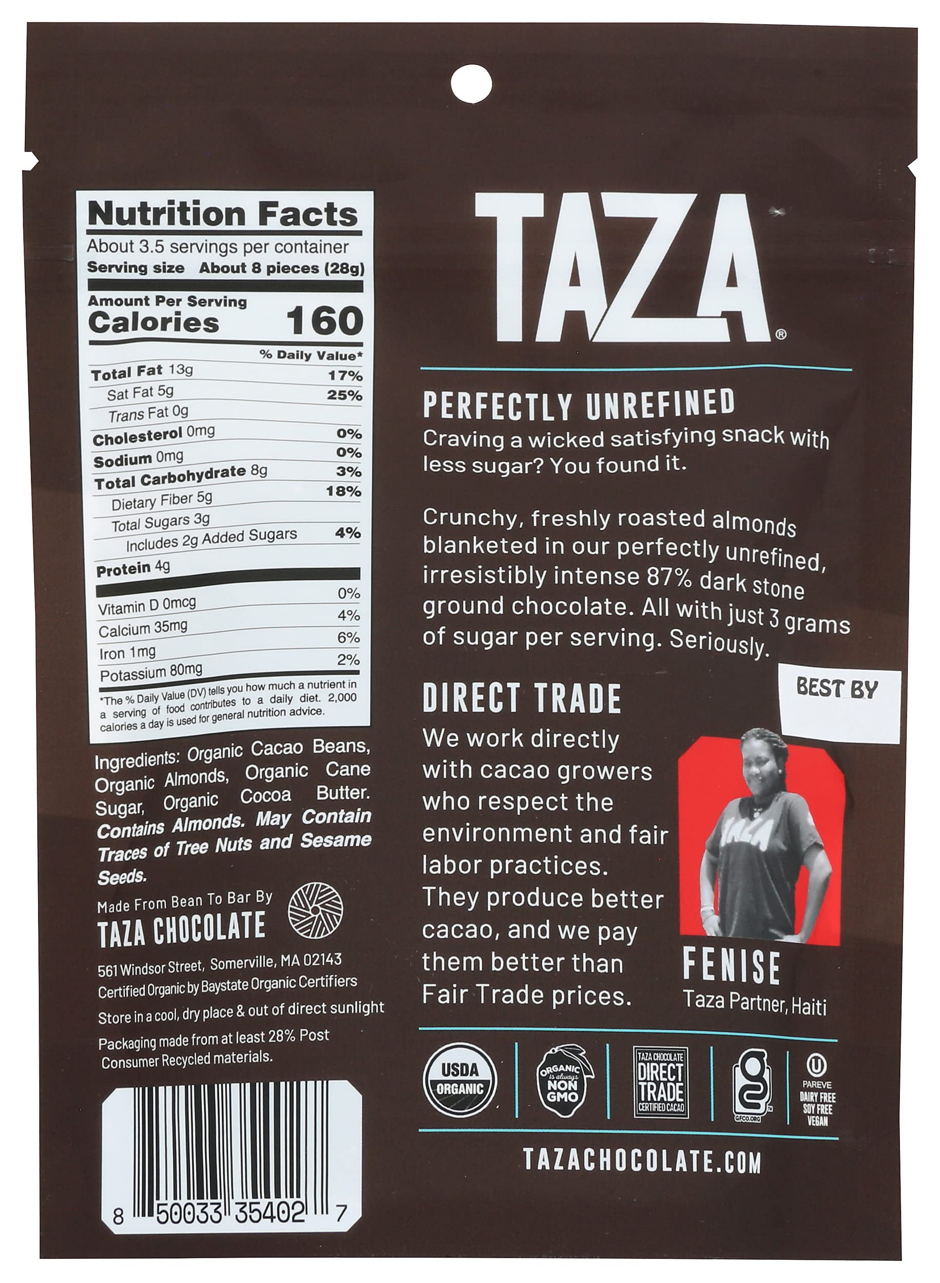 Taza Chocolate primer plano de almendras cubiertas destacando la textura crujiente