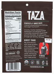 Taza Chocolate primer plano de almendras cubiertas destacando la textura crujiente