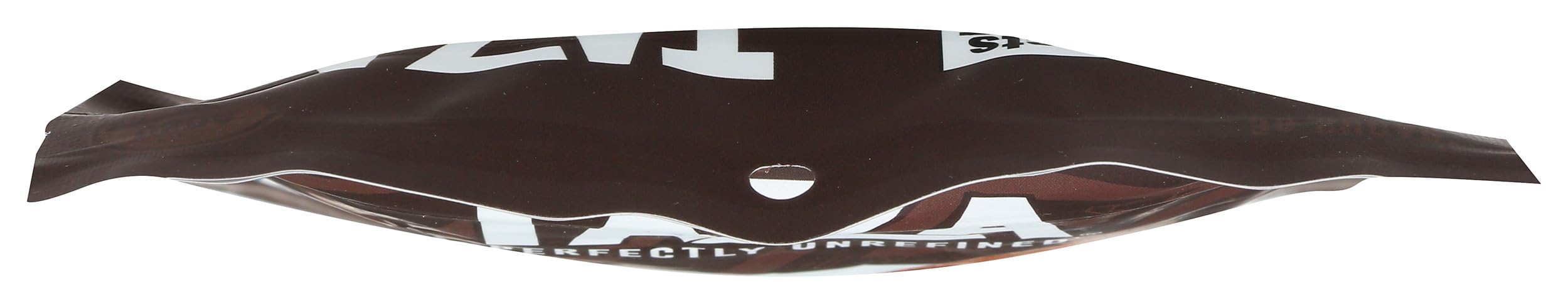 Taza Chocolate bolsa en mano demostrando tamaño portátil y conveniencia