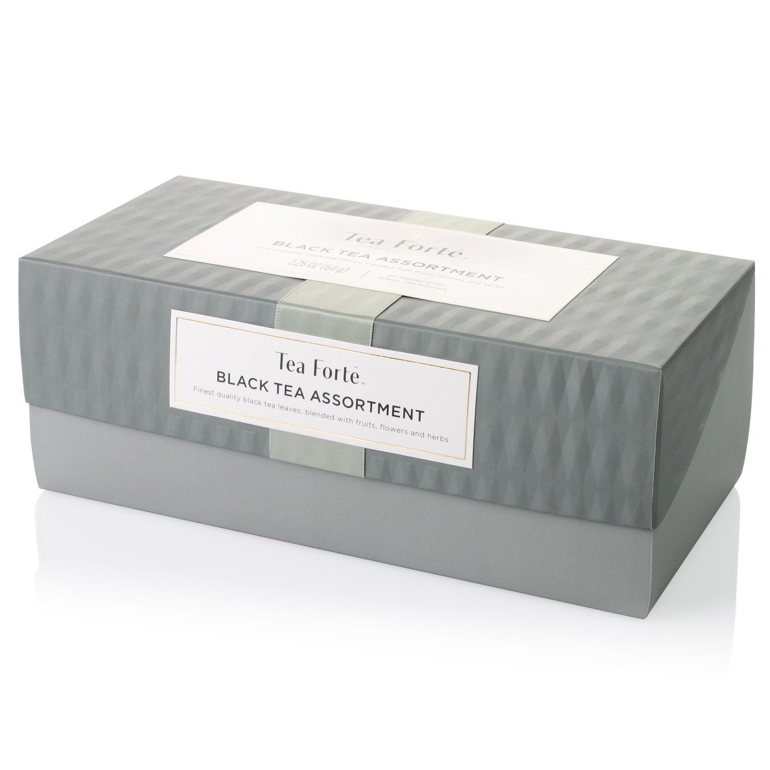 Tea Forte primer plano de hojas sueltas dentro del infusor, calidad aromática