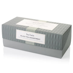 Tea Forte primer plano de hojas sueltas dentro del infusor, calidad aromática