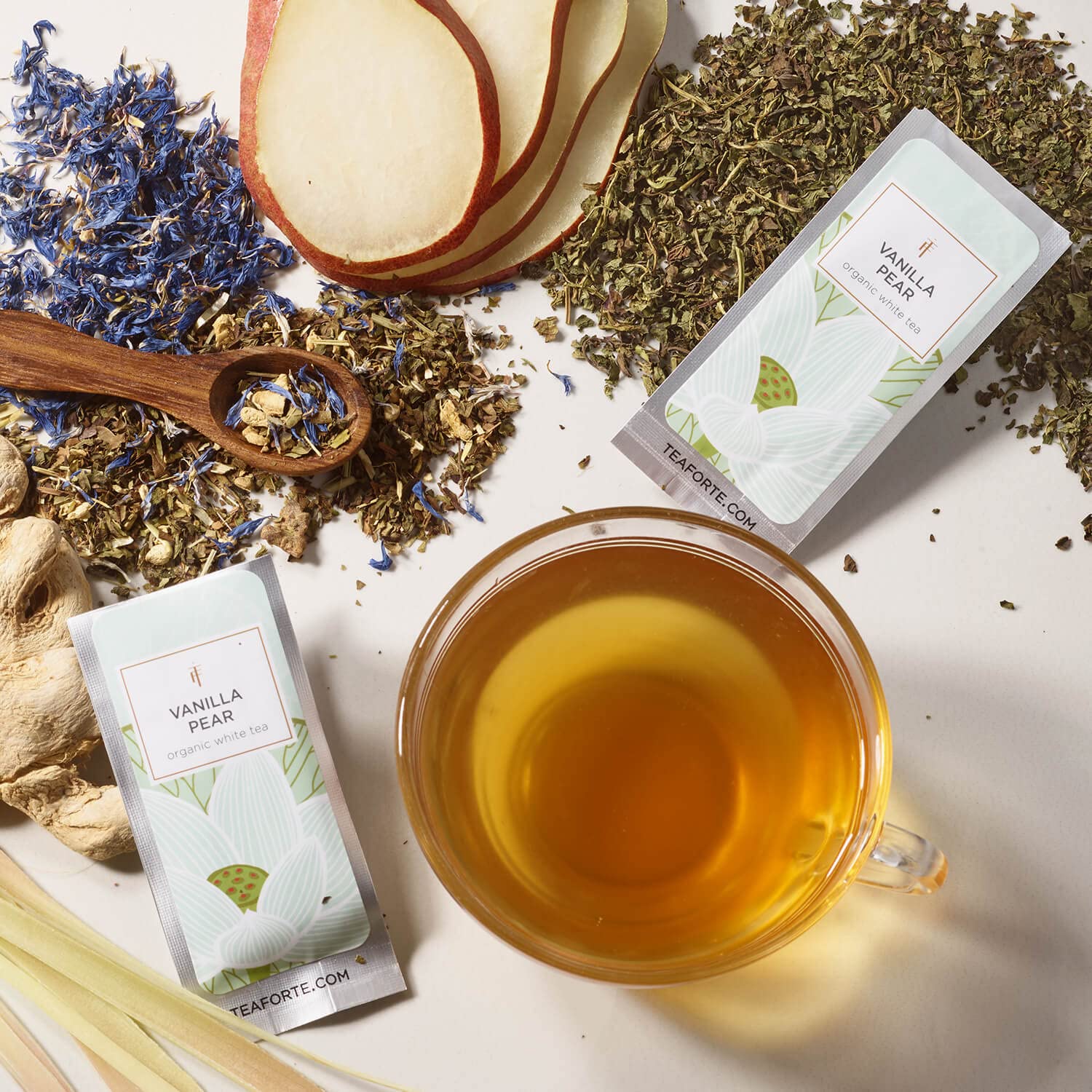 Tea Forte caja Lotus envuelta como regalo elegante para anfitriona
