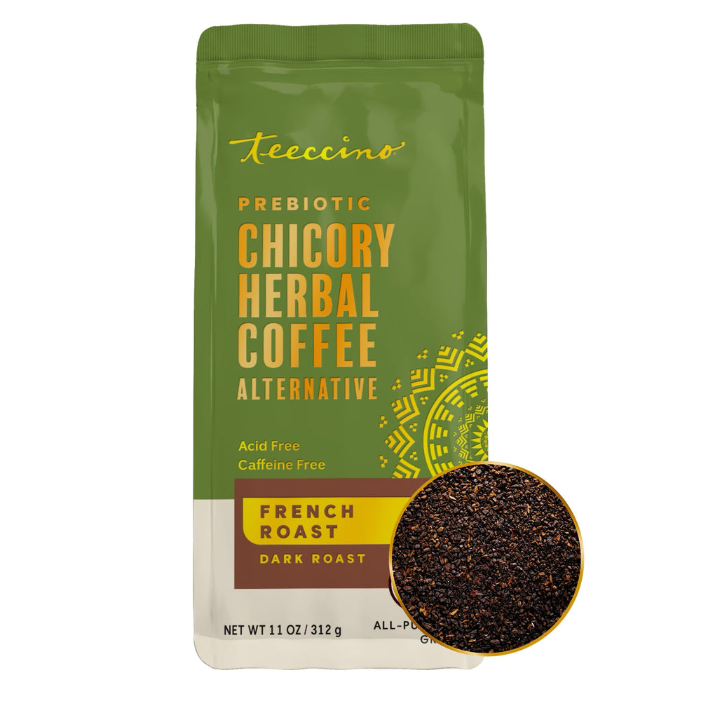 Teeccino escena de desayuno con latte espumado listo para disfrutar sin cafeína