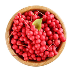 TEGHEE taza con infusión de Schisandra resaltando uso fácil