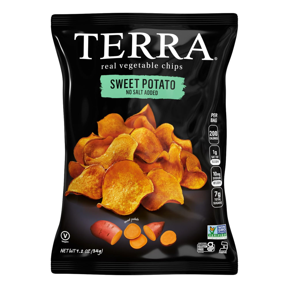Terra bolsa abierta con mano sacando chip fácil de llevar