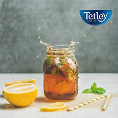 Tetley primer plano de bolsita y textura que resalta calidad del té