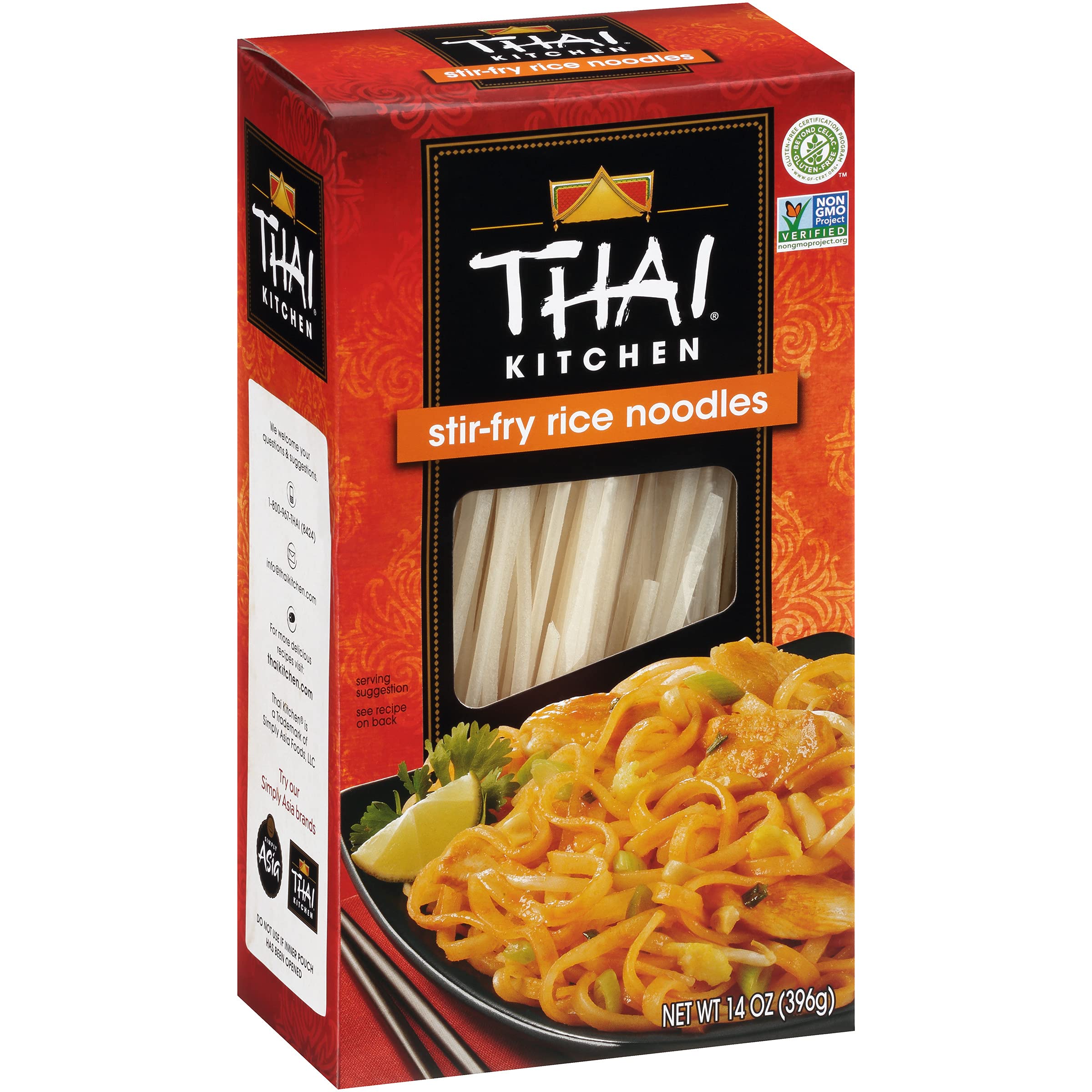 Thai Kitchen primer plano textura de fideos que absorben salsa