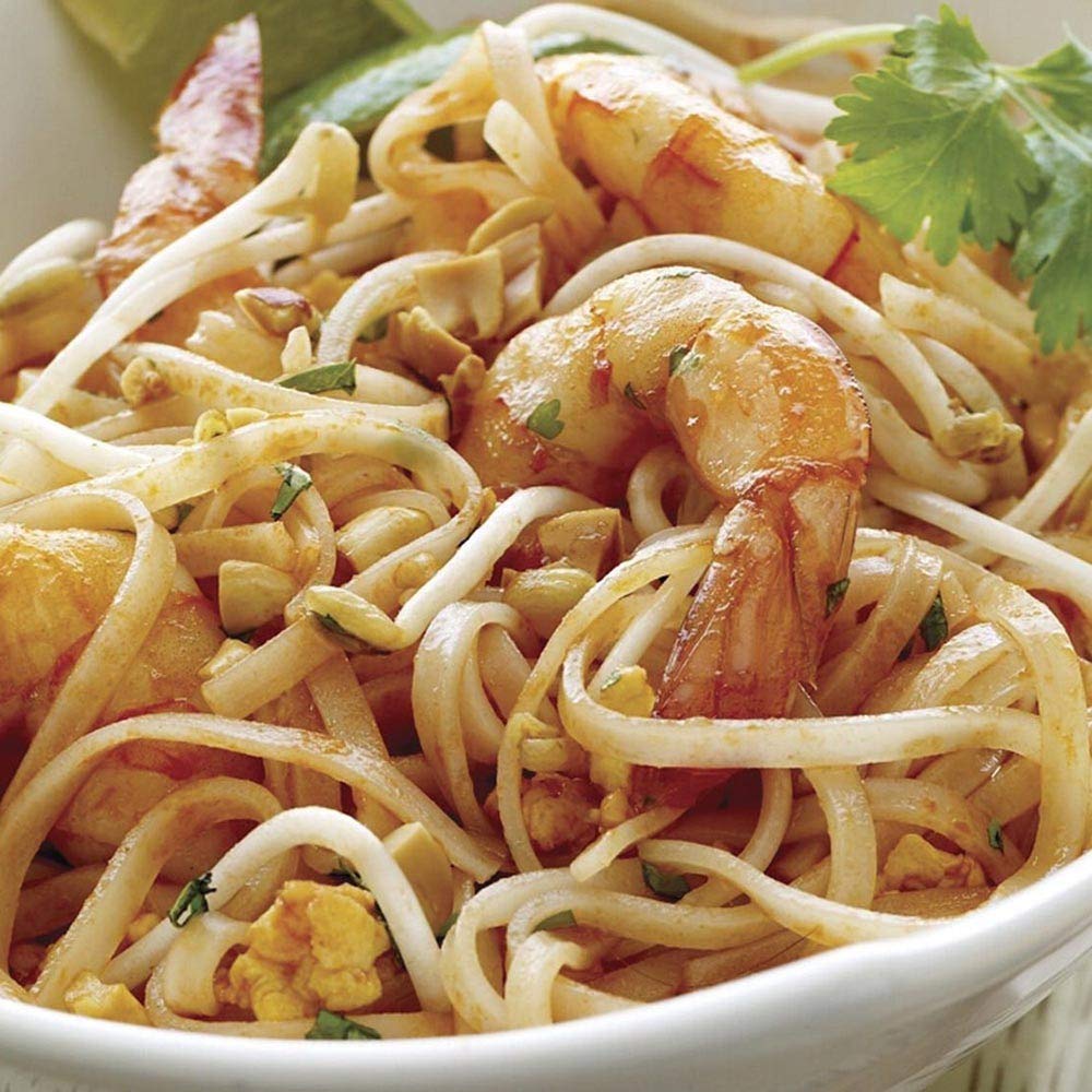 Thai Kitchen ambiente de cocina con ingredientes y pack de fideos