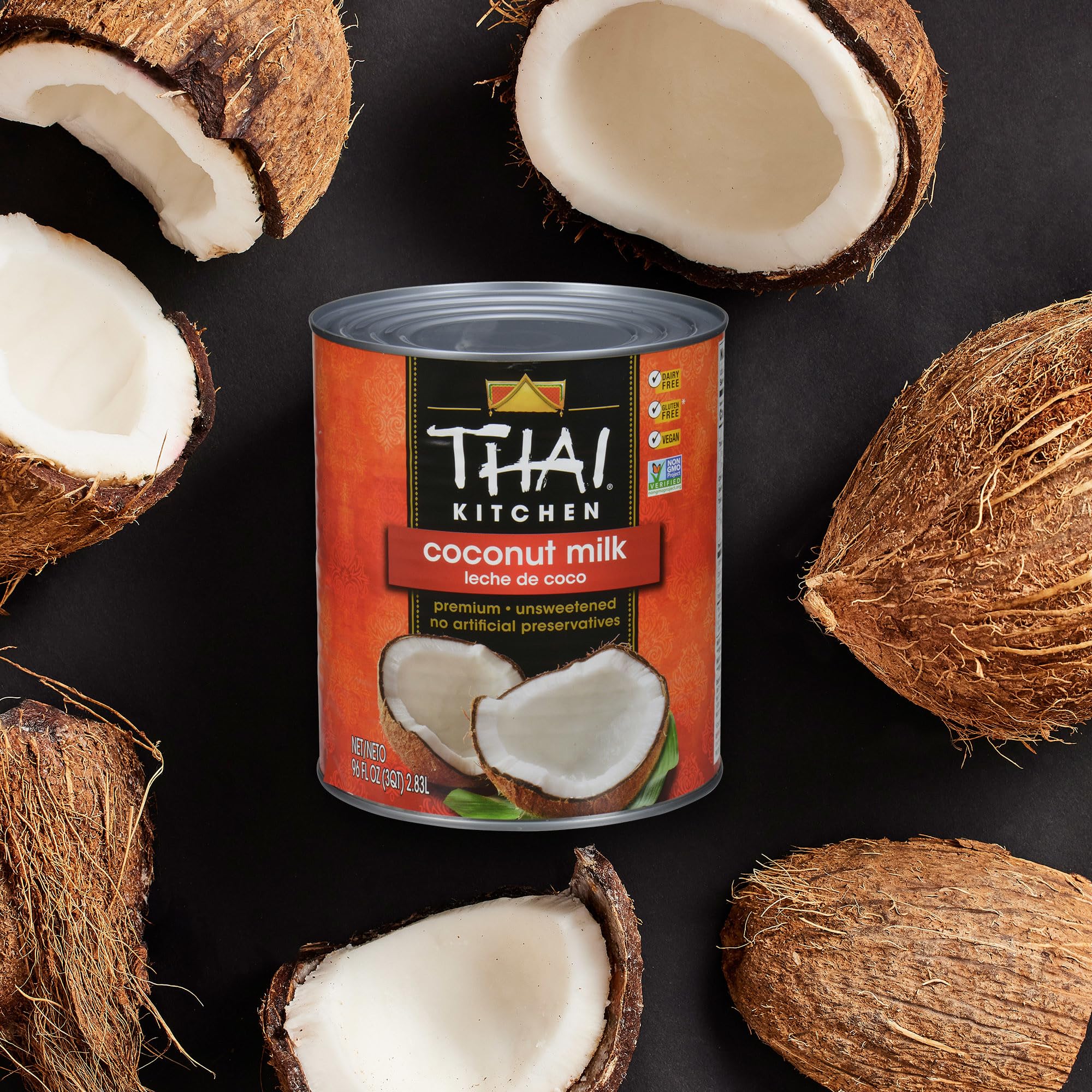Thai Kitchen leche de coco en cocina profesional con ollas grandes, formato a granel