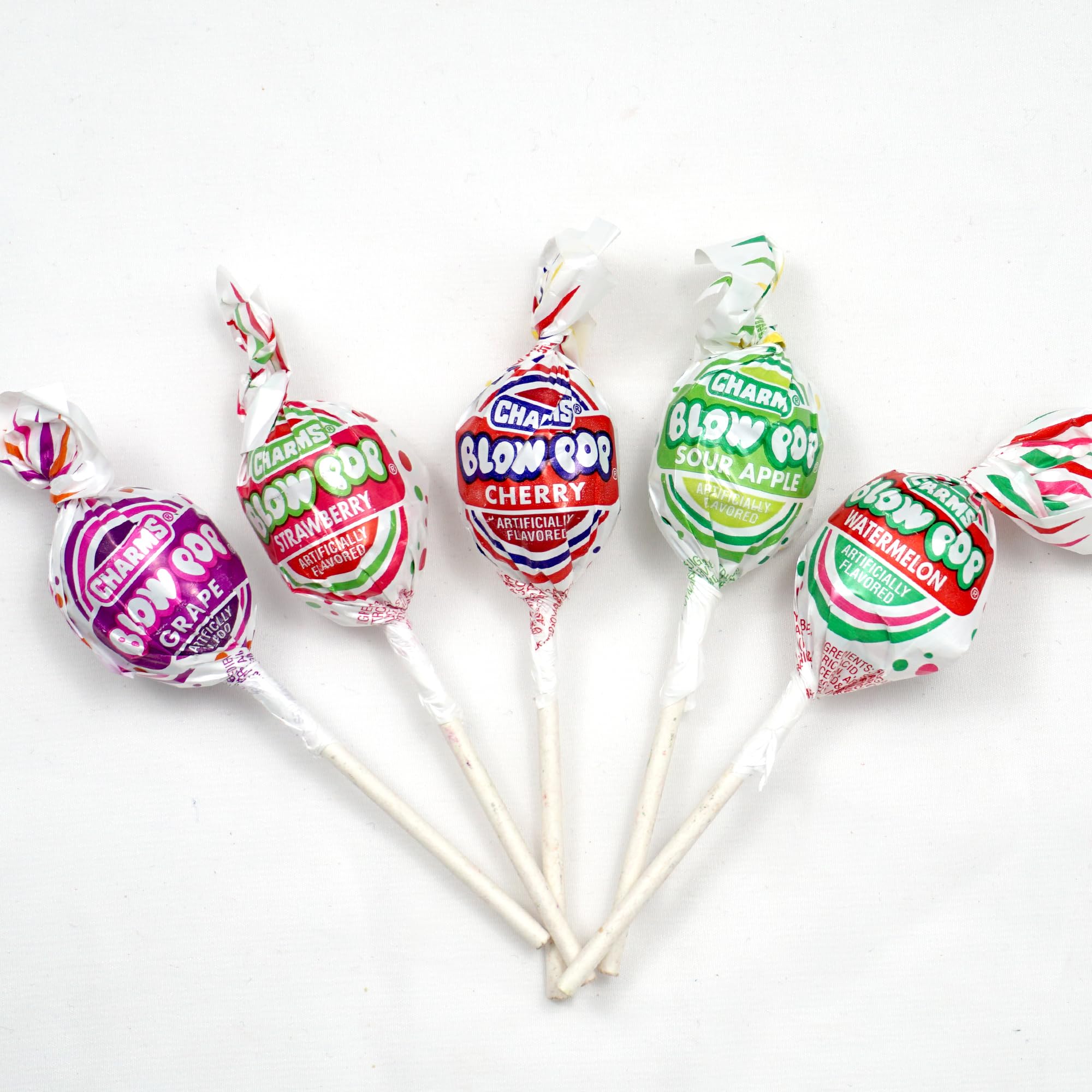 THE HAMPTON CANDY COMPANY mano sosteniendo piruleta, tamaño y porción por usuario