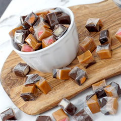 THE HAMPTON CANDY COMPANY caramelo en mano para comparar tamaño y porciones prácticas