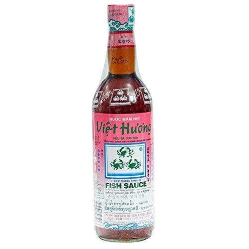 Three Crabs Brand botella frontal de 24 oz mostrando etiqueta y vertido controlado
