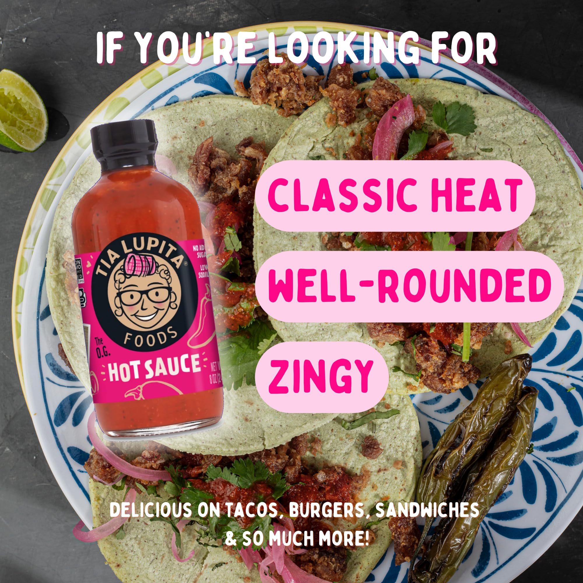 Tia Lupita vertiendo salsa sobre taco para realzar sabor y presentación