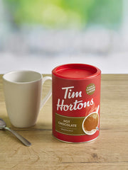 Tim Hortons sobres y envase para comparar porciones y tamaño