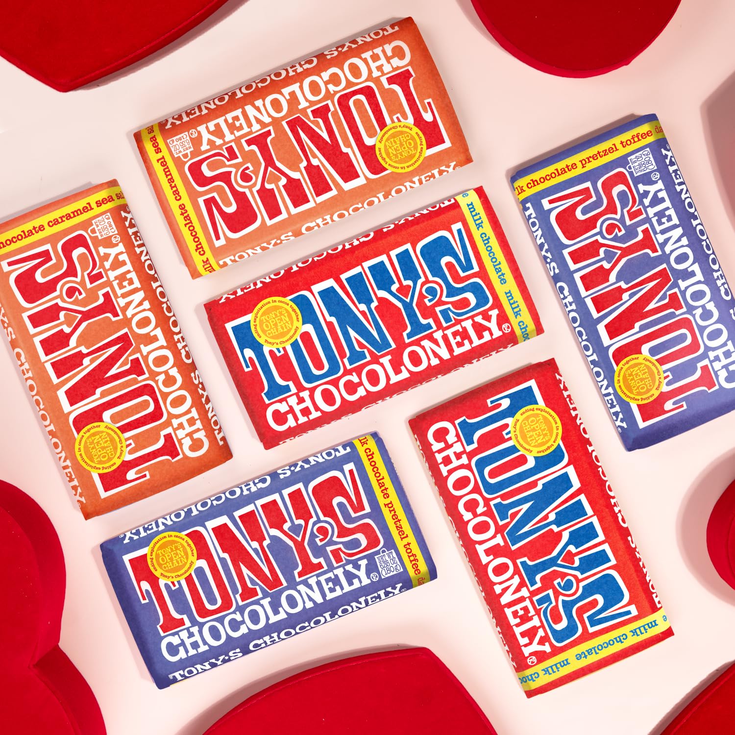 Tony's Chocolonely comparación de tamaño en manos para referencia de porción