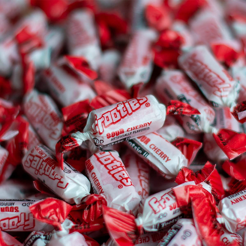 Tootsie Roll Frooties comparación en mano para visualizar tamaño y porción práctica