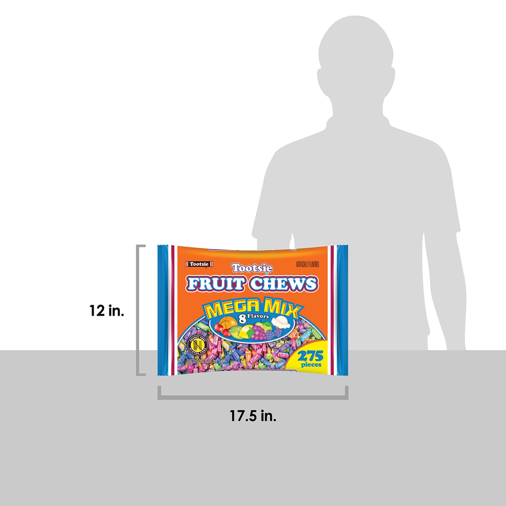 Tootsie Roll comparación de tamaño con mano para referencia