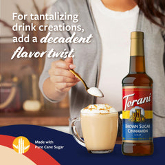 Taza de café con Torani Brown Sugar Cinnamon añade aroma y dulzor