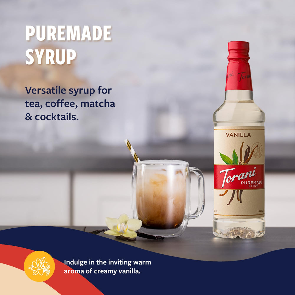 Torani vertido en café latte realzando aroma y sabor cremoso