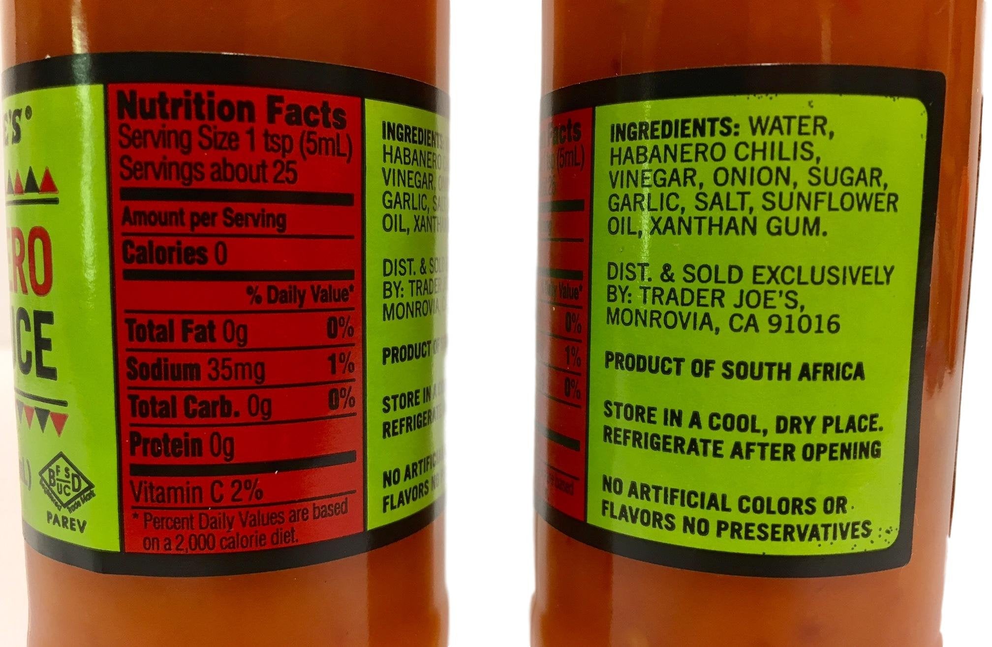 Trader Joe's salsa habanero rociada sobre tacos, realza sabores y picante