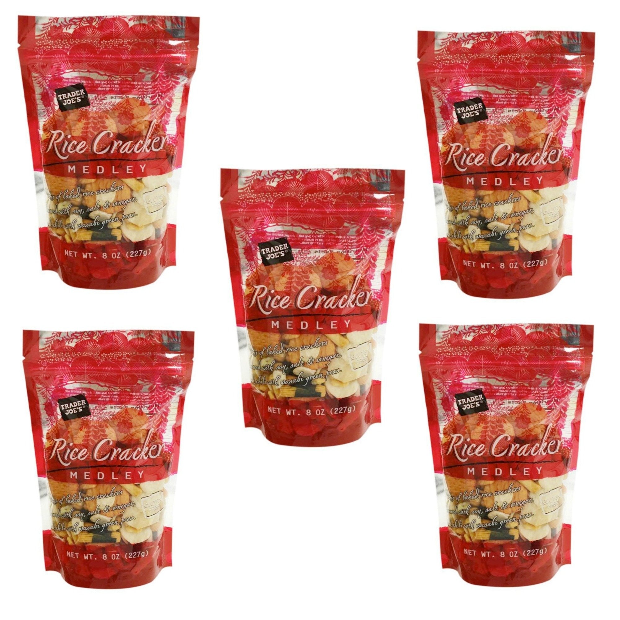 Trader Joe's mezcla servida en un bowl para aperitivo, muestra presentación lista para compartir