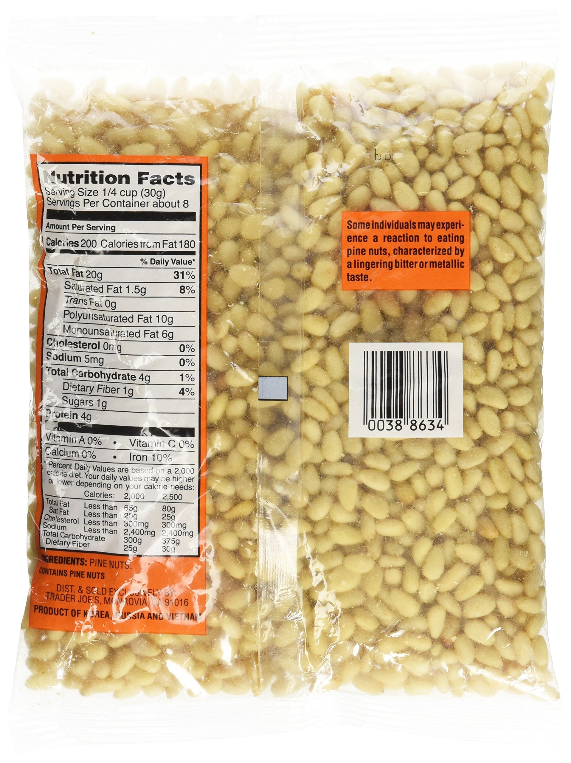 Trader Joe's textura de piñones en primer plano mostrando frescura
