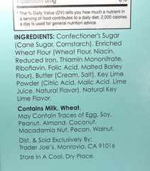 Trader Joe's galletas servidas en bandeja junto a taza de té, ideal para compartir