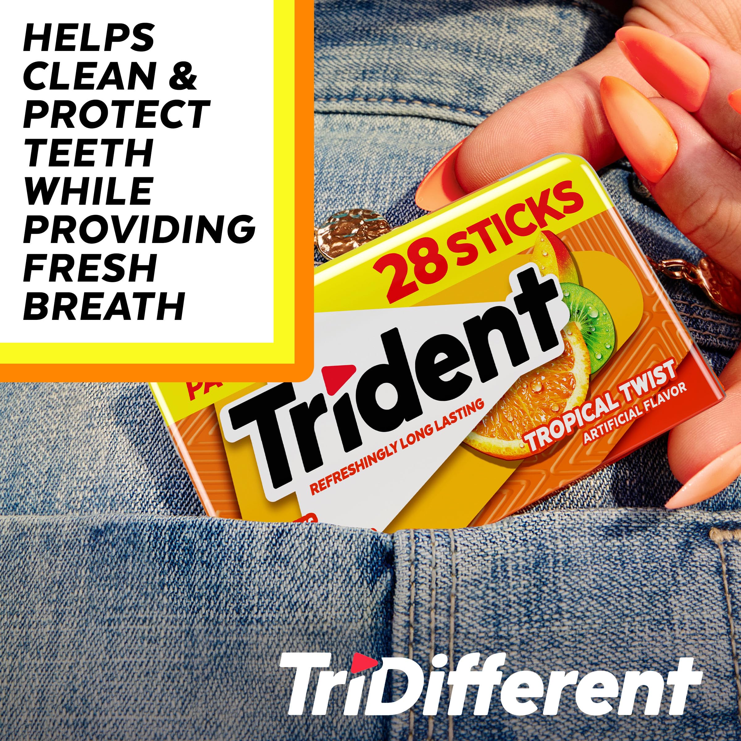 Trident persona masticando después de comer para sensación fresca