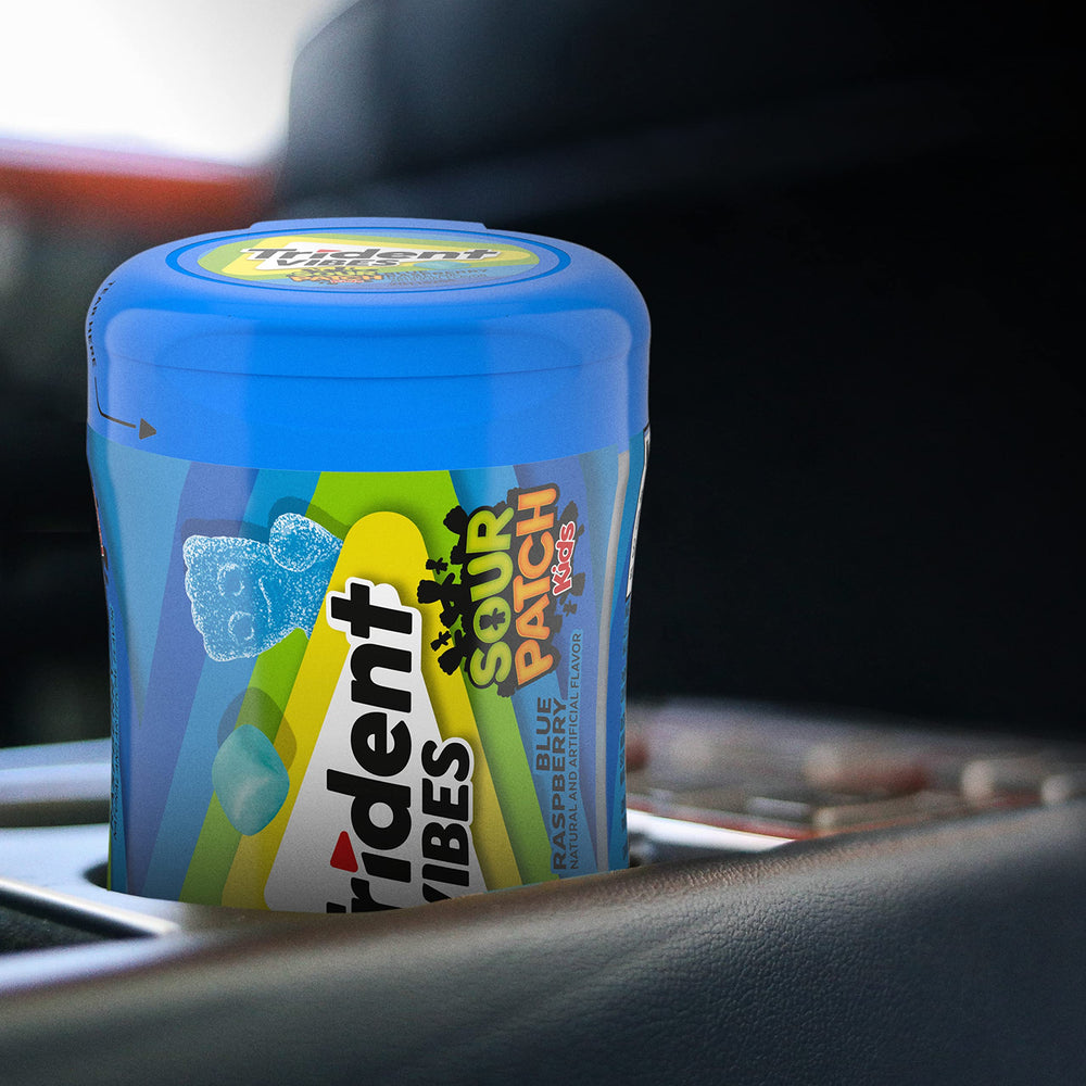 Trident Vibes botella en escritorio ideal para trabajo y reuniones