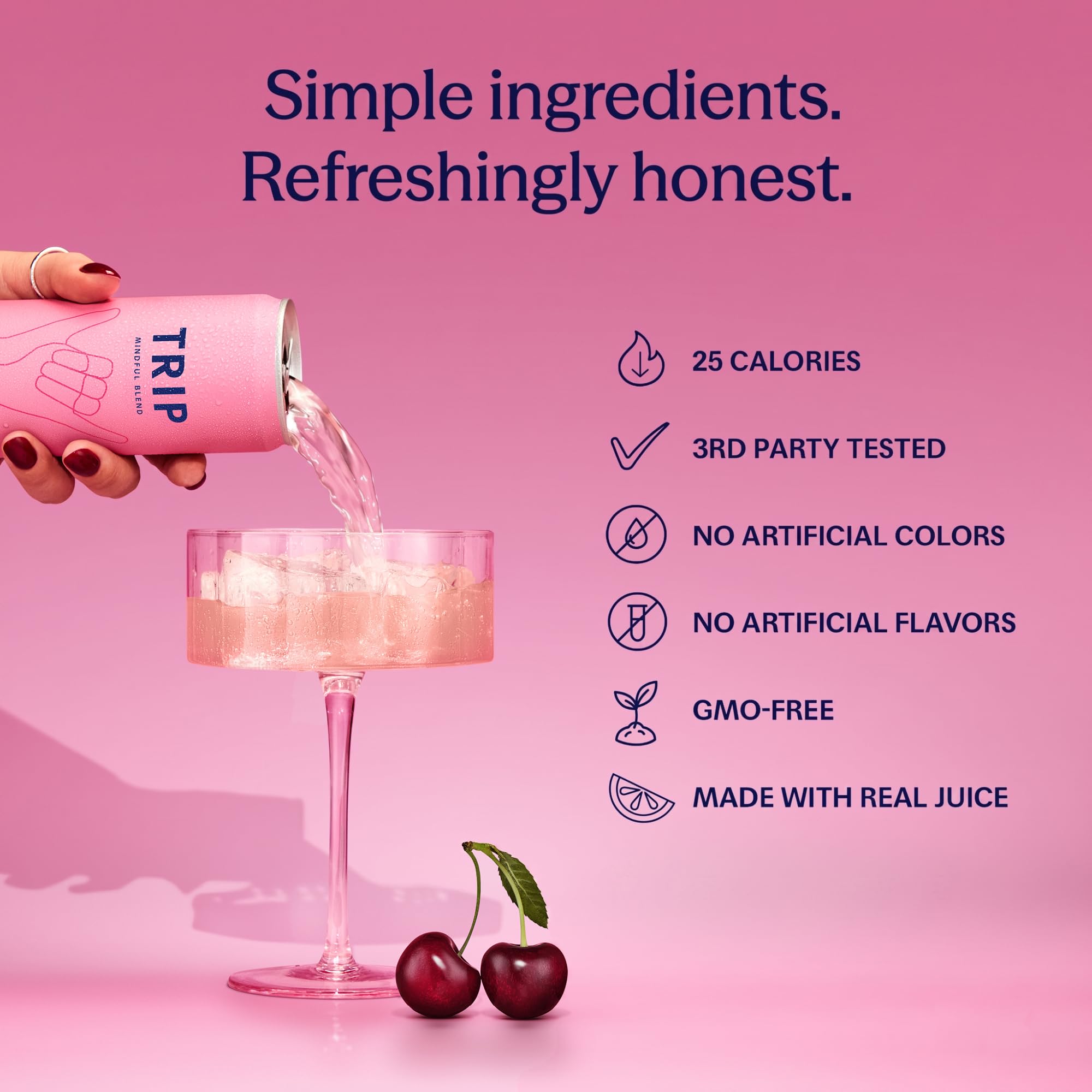 TRIP bebida Cherry Lemon servida en vaso con hielo, refresco listo para beber