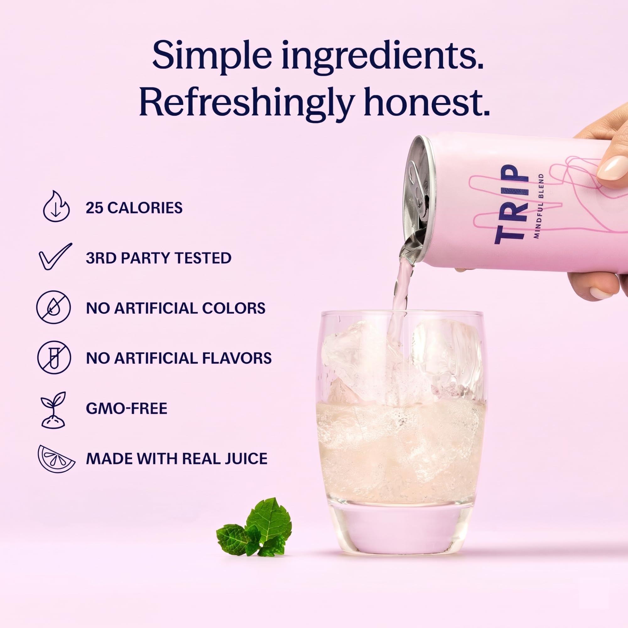 TRIP bebida servida en copa con hielo y menta para una experiencia social