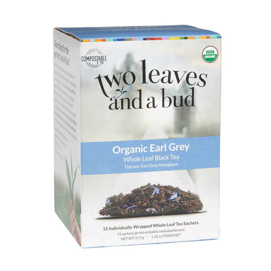 Two Leaves and a Bud vista frontal de la caja, presenta el producto de forma clara