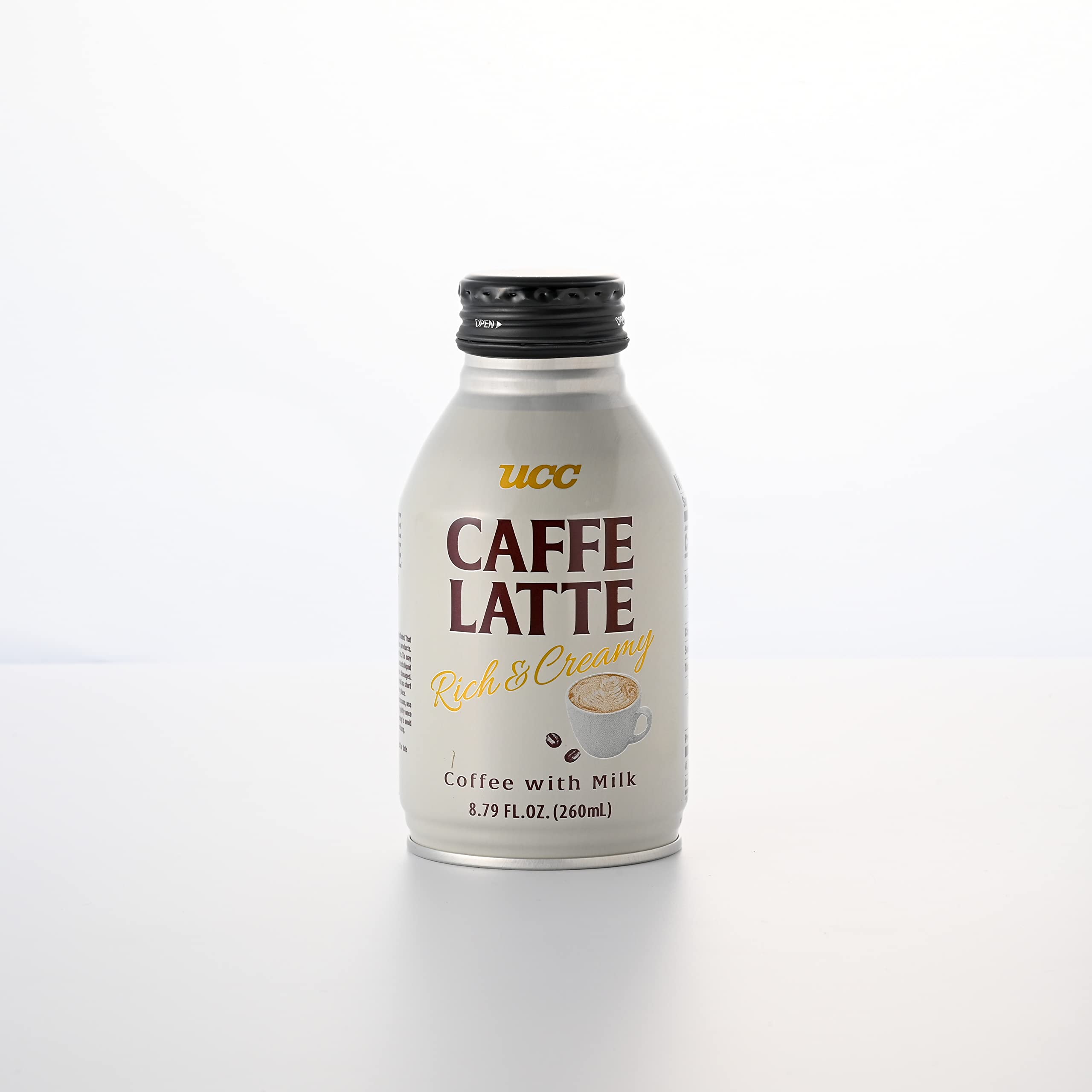 Primer plano de textura cremosa del UCC Caffè Latte, aspecto apetecible