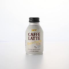 Primer plano de textura cremosa del UCC Caffè Latte, aspecto apetecible