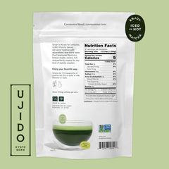 Ujido Matcha textura en primer plano polvo ultrafino y color brillante