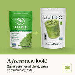 Ujido Matcha en taza batido ceremonially con espuma ligera listo para beber