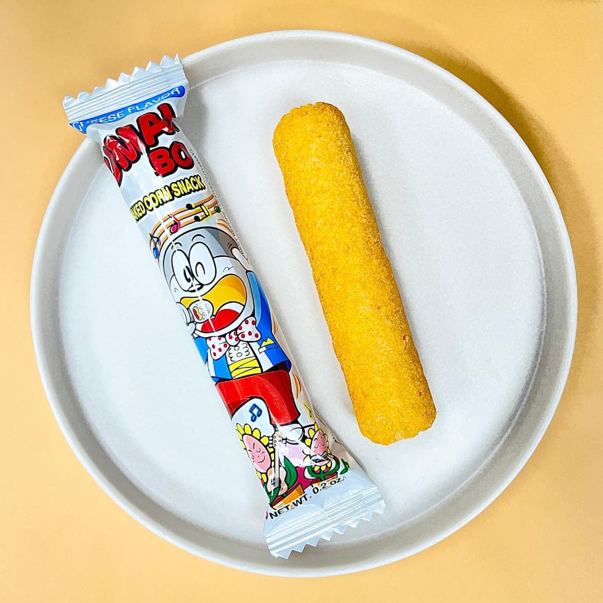 Umaibo servidos en plato como snack para compartir en reuniones