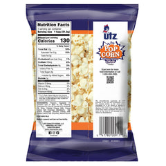 Utz primer plano de palomitas con cobertura de cheddar blanco y crujiente