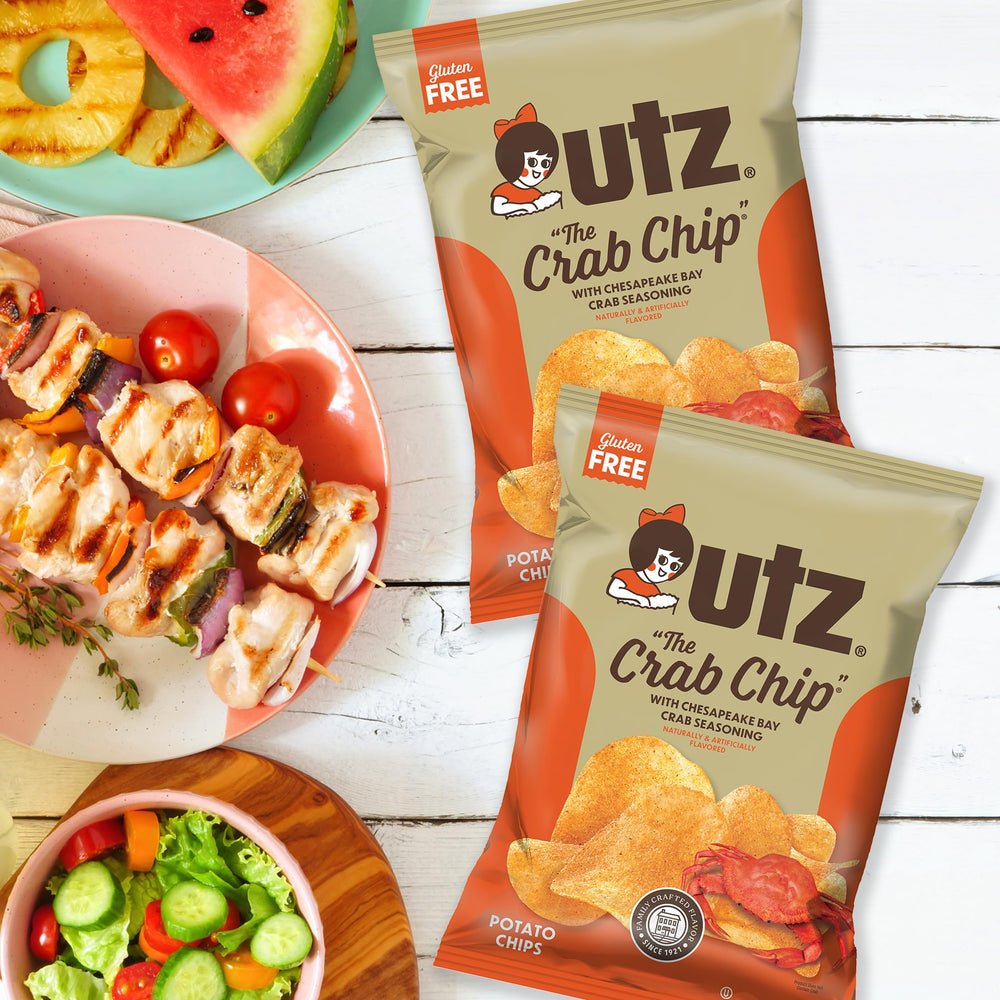 Utz chips sirviéndose en cuenco para reuniones y aperitivos