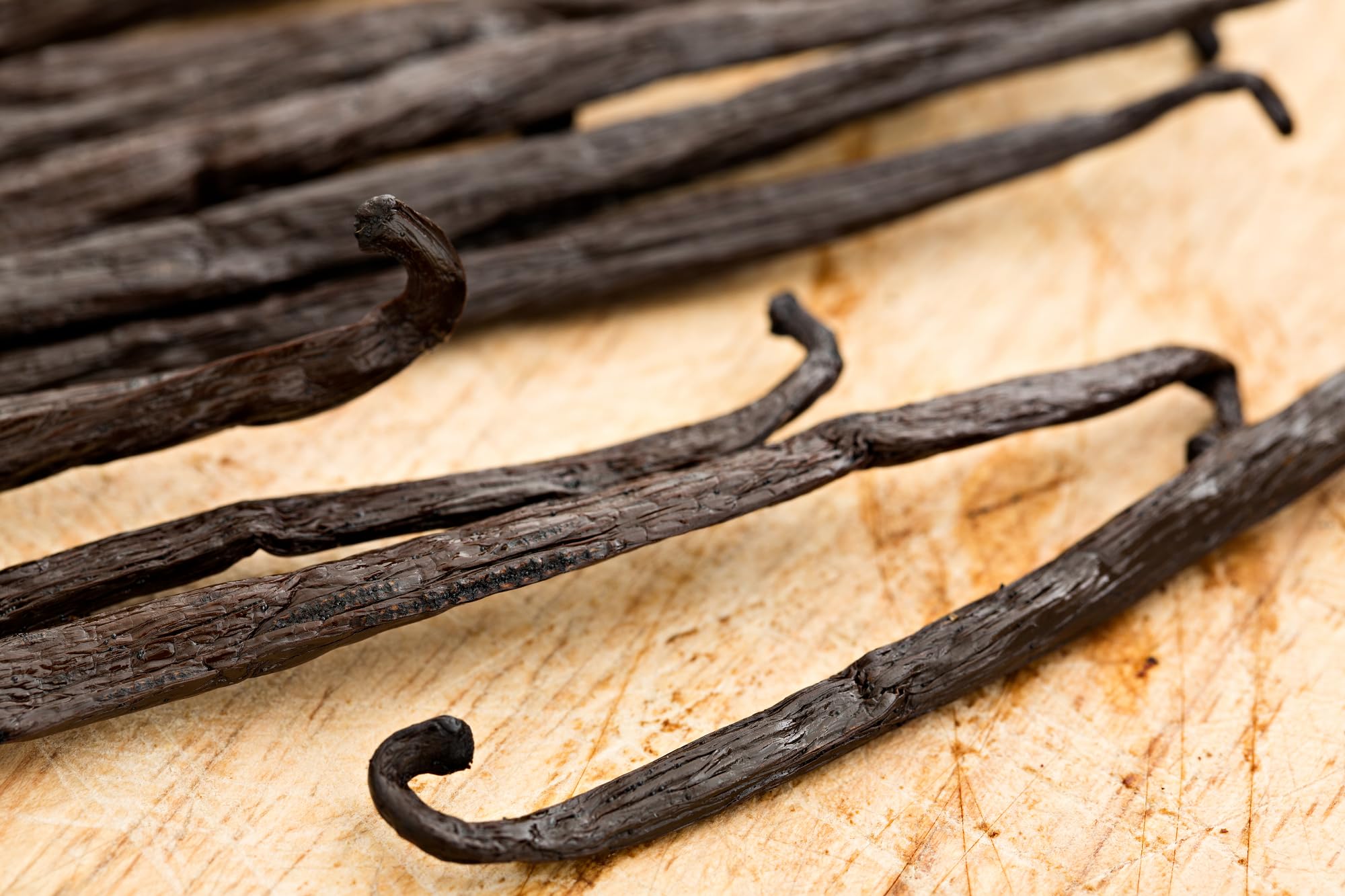 VANILLA BEAN PROJECT frasco en cocina que sugiere uso cotidiano