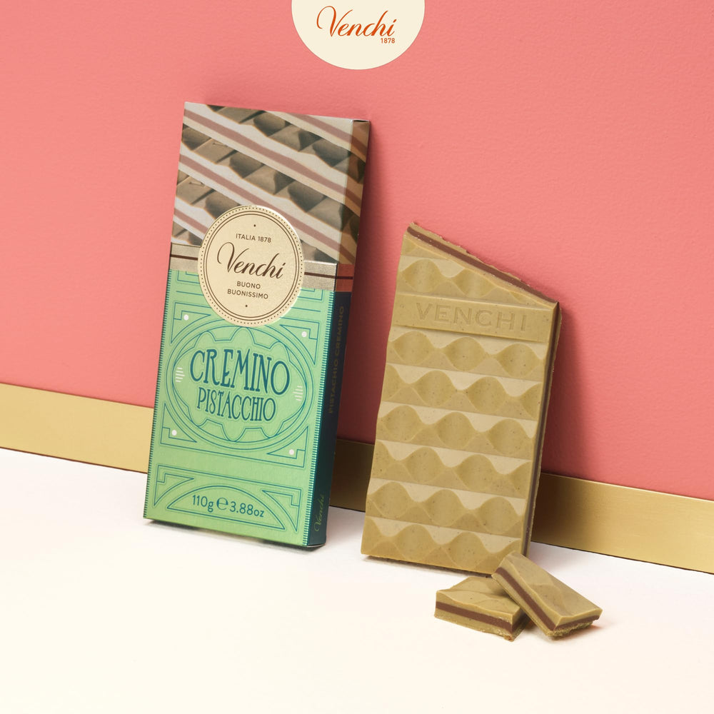 Venchi corte en sección que muestra las tres capas de gianduja y textura cremosa