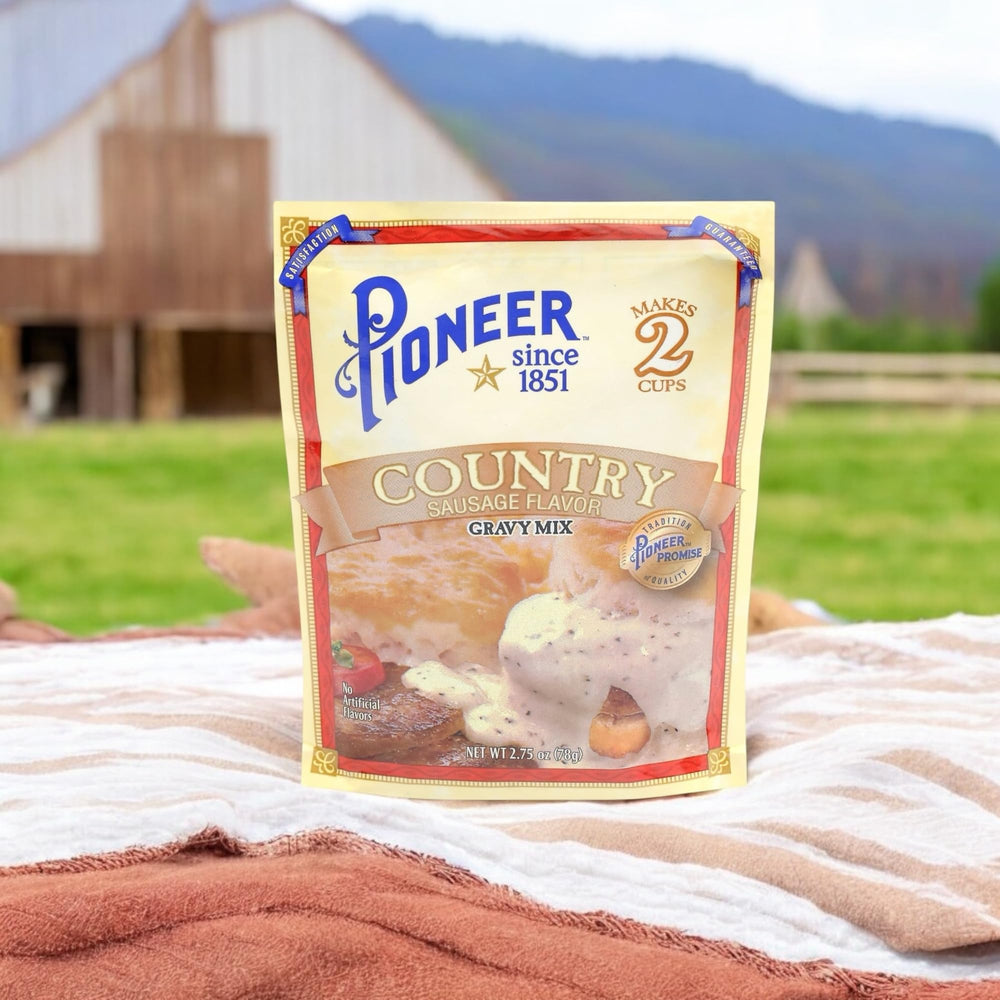 Vending 2 U salsa Pioneer vertida sobre biscuits para un desayuno abundante
