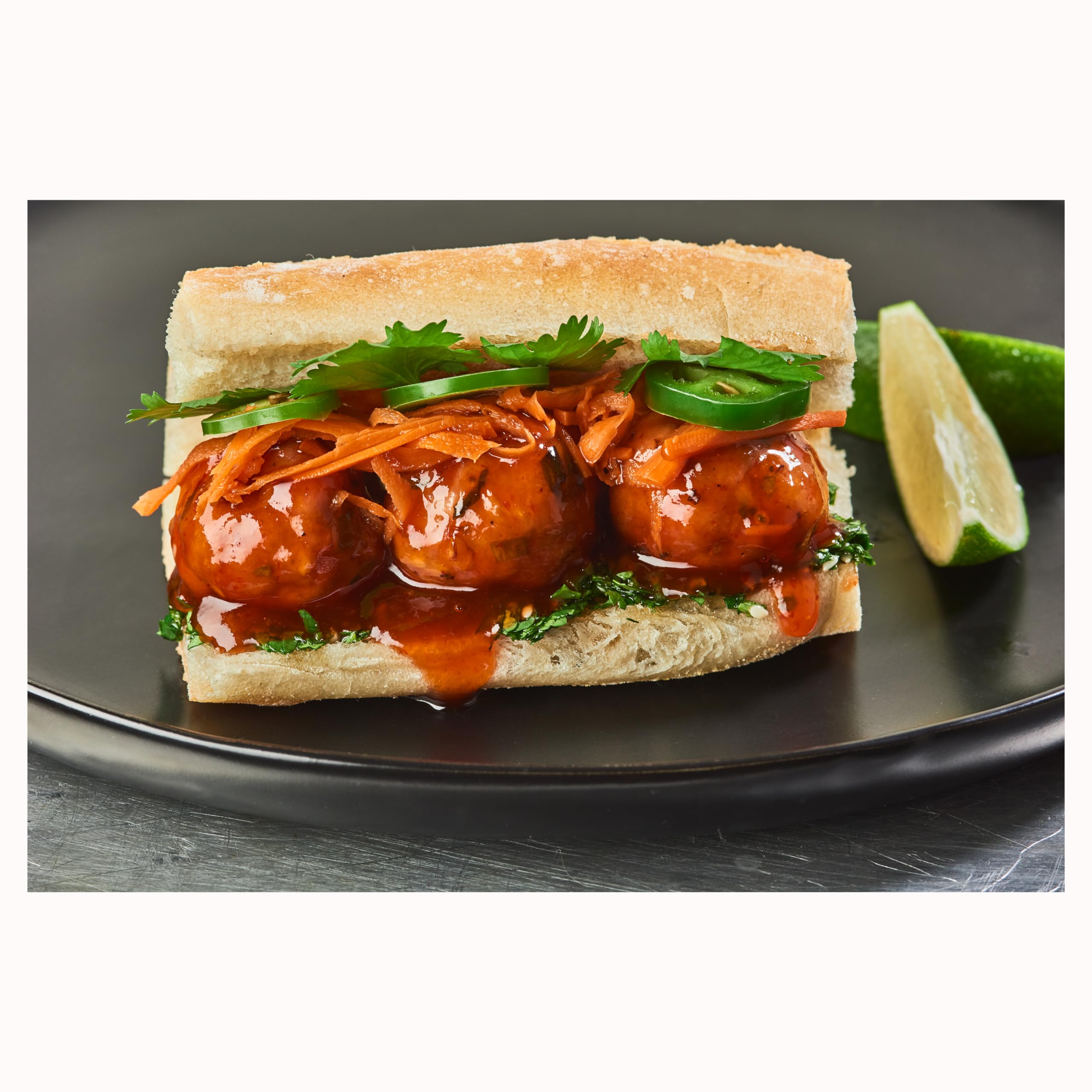 Ventura Sauce Craft sirviendo en sandwich gourmet, beneficio: realza sabor y apetito visual