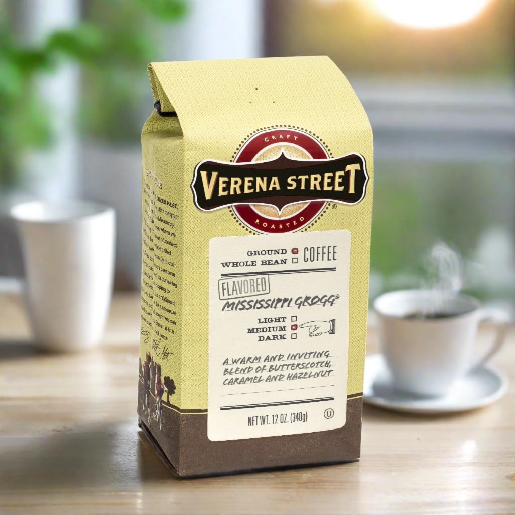 Verena Street mano sosteniendo paquete 12oz para apreciar escala real
