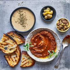 Villa Jerada tahini en cuchara con textura cremosa, fácil de untar