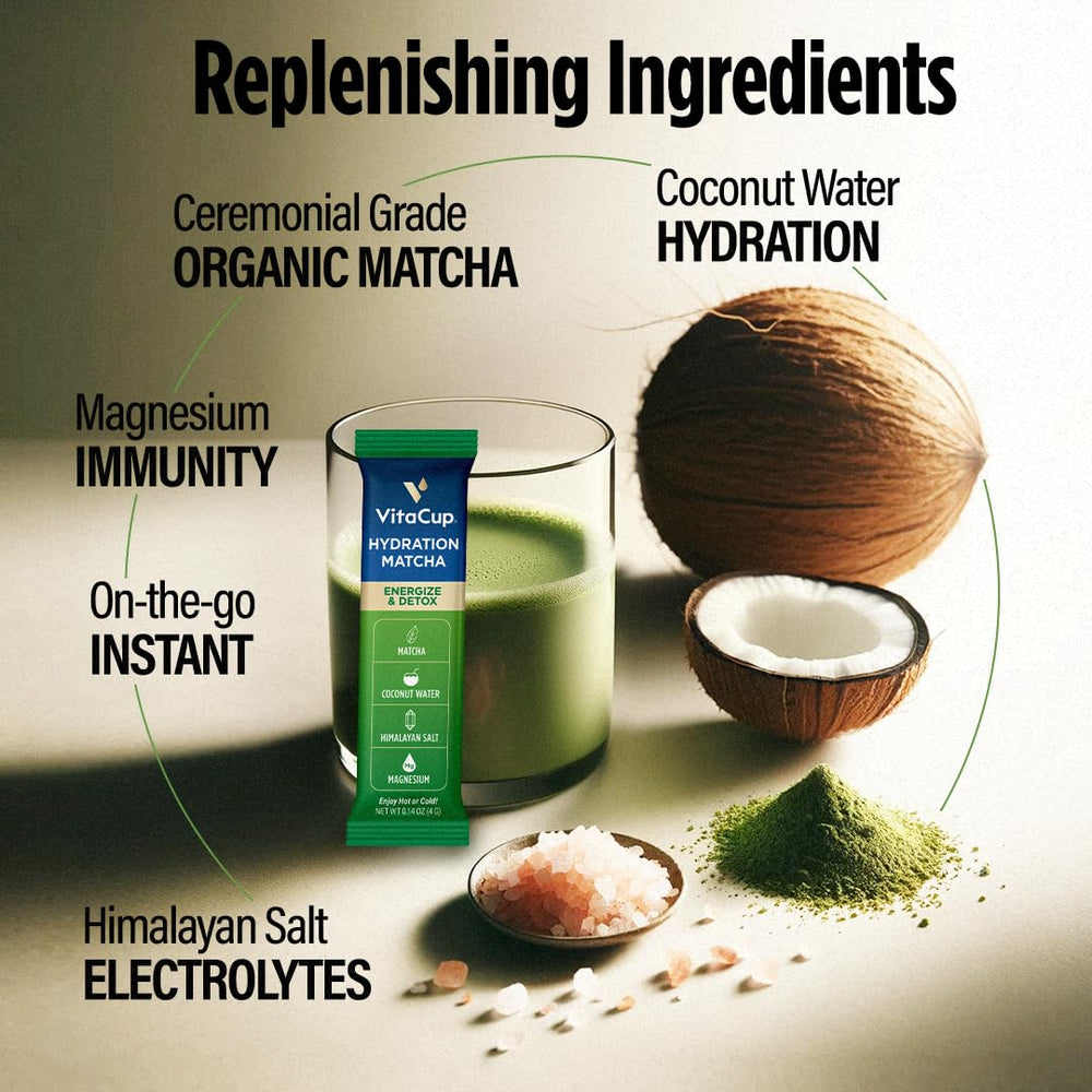 VitaCup textura cremosa de matcha en cuchara, demostrando calidad y disolución fácil