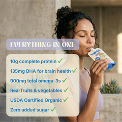 Vitala pouch en mano para comparar tamaño y facilidad de uso