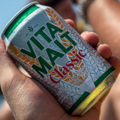 Vitamalt close-up de textura de la bebida resaltando cuerpo y sabor