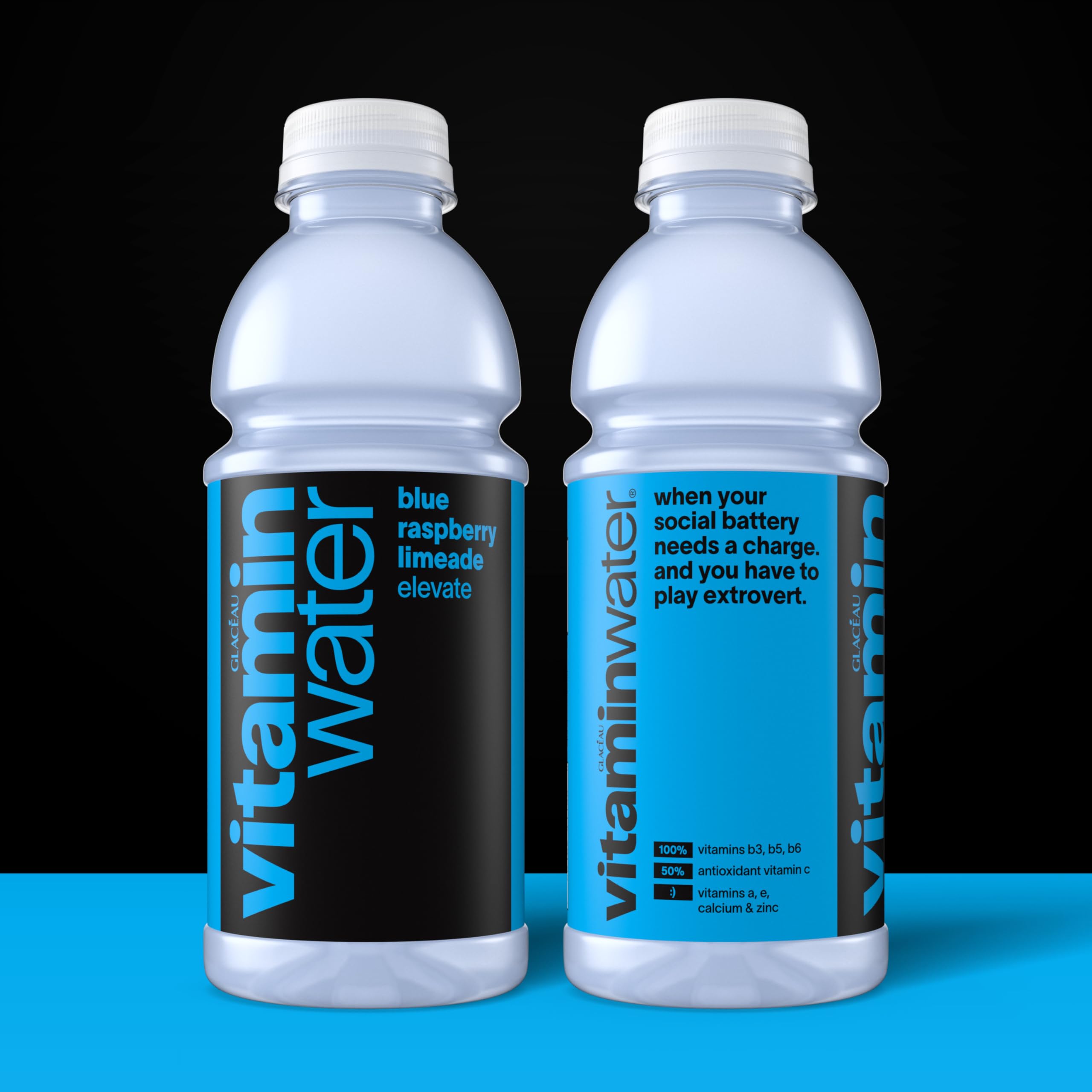 vitaminwater primer plano de etiqueta mostrando vitaminas y beneficios visibles